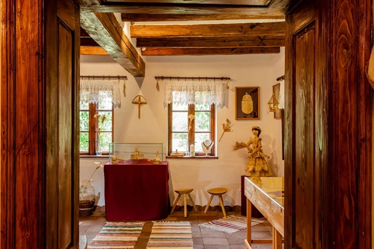 Sárarany Szalmaporta